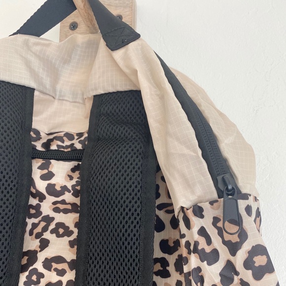 APL packable backpack - Picture 4 of 8